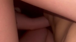 ME LA CHUPA MI HERMANASTRA Y ME PIDE QUE SE LA META