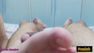 Curious Feet Brazil namorado lambendo pés lindos da safada