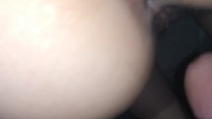 Возбужденная кузина любит трахать черного парня и позволяет ему засунуть свой BBC в ее белую задницу