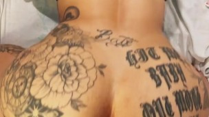 Fiquei sozinho com minha meia-irmãzinha e a fodi com força