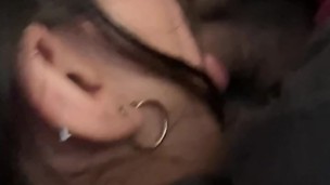 me depierta con chupada y descarga se le escurre por la boca antes de irnos al viaje