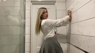 Perfect body girl with sexy boobs😘