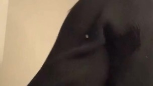 Pretty girl shakes her ass