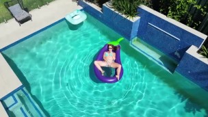 Rubbing my pussy in the pool