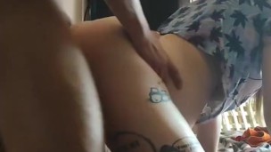 Трахаю беременную подругу в жопу, и кончаю ей внутрь: много спермы