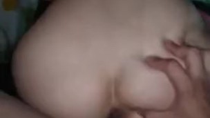 الفتاة ذات المهبل الضيق تحب أن تجعلها تصرخ بجعلها قاسية 🤤👅