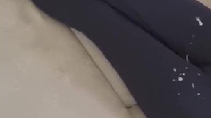 I come to cum on her leggings while she reads